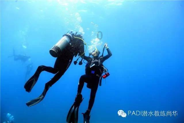 逃离沙漠建筑